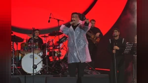 Galataport'ta Sağanağa Rağmen Coşku: Oğuzhan Koç İstanbul Kültür Yolu Festivali'nde Sahne Aldı