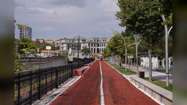 Keçiören'de Parklara 20 Bin Metrekarelik Dokunuş: Yürüyüş Yolları Baştan Aşağı Yenileniyor