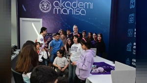 Akademi Manisa'da Robotik Coşkusu: Lavender Robotics Gençlerle Buluştu