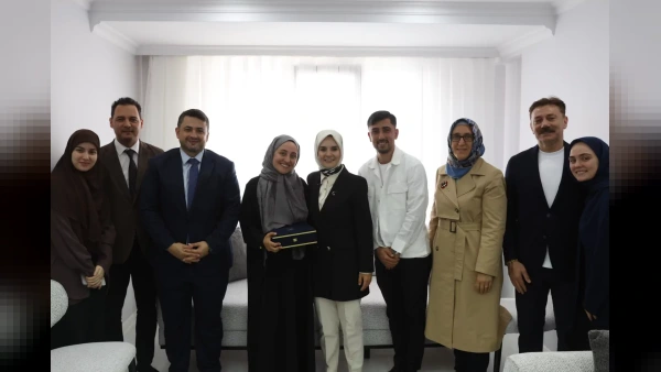 Bakan Göktaş'tan Genç Çifte Ziyaret: Aile ve Gençlik Fonu Detayları