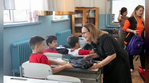 Güzelbahçe Belediyesi’nden Öğrencilere Kırtasiye Desteği