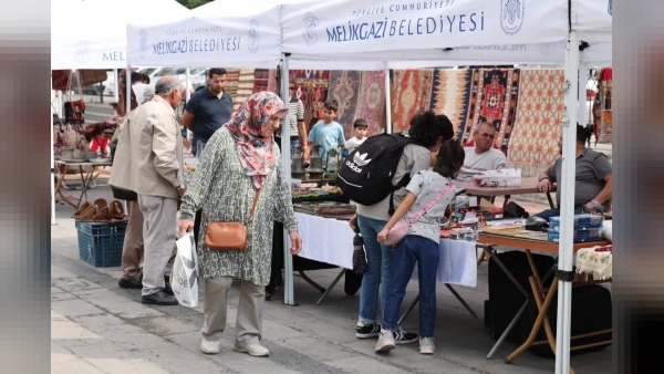 Kayseri'de Antika Pazarı Kuruldu: Koleksiyonerler Akın Etti