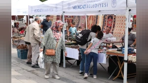 Kayseri'de Antika Pazarı Kuruldu: Koleksiyonerler Akın Etti