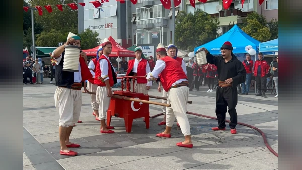 Kocaeli'de İtfaiye Haftası Coşkusu: Kent Meydanlarında Yangın Güvenliği Eğitimi
