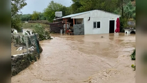 Mudanya'da Sel Baskını: Evinde Mahsur Kalan Kadın Son Anda Kurtarıldı