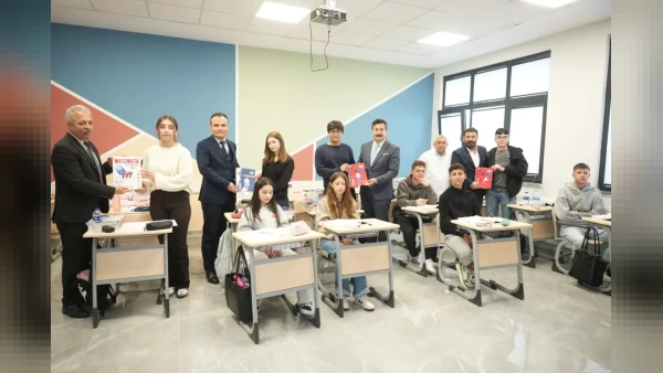 Yenişehir Belediyesi’nden Gençlere Büyük Eğitim Desteği: 120 Öğrenciye 3 Bin Kitaplık Set