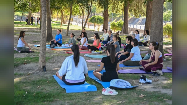 Bornova Belediyesi'nden Kadınlara Özel Açık Havada Yoga Etkinliği