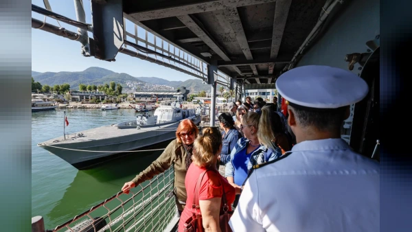 İzmir Büyükşehir Belediyesi'nden Emeklilere Ücretsiz Gezi Programı