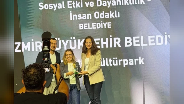 İzmir Büyükşehir Belediyesinin Stüdyo Kültürpark Projesine Sürdürülebilir İş Ödülünden Ödül