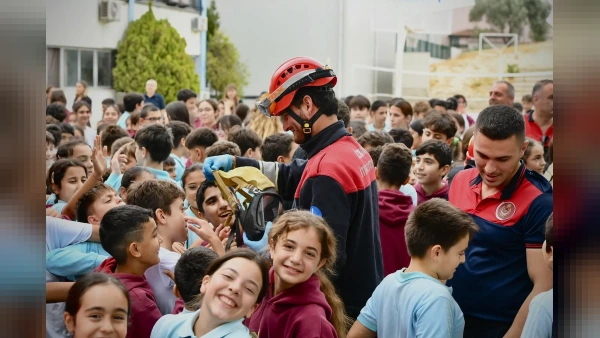 İzmir'de İtfaiye Haftası Kapsamında Tatbikat ve Eğitim Toplantısı Düzenlendi