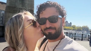 Seda Sayan ve Çağlar Ökten İsviçre'de Aşka Geldi: Zürih Sokaklarından Romantik Paylaşım