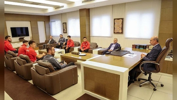 Selçuklu Belediyesporlu Milli Sporcular Ahmet Pekyatırmacı'nın Konuğu Oldu