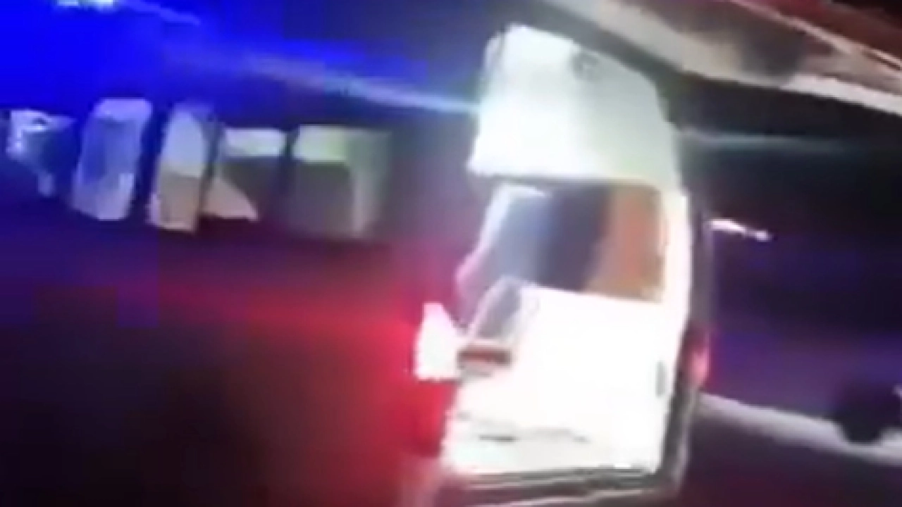 Suriye'nin Hama İlinde Minibüse Yönelik Saldırı: Ölü ve Yaralılar Bulunuyor