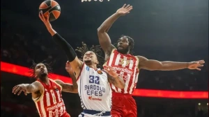 Anadolu Efes Kızılyıldız Deplasmanında Kaybetti: Mike James Sakatlandı, Maç 77-72 Bitti