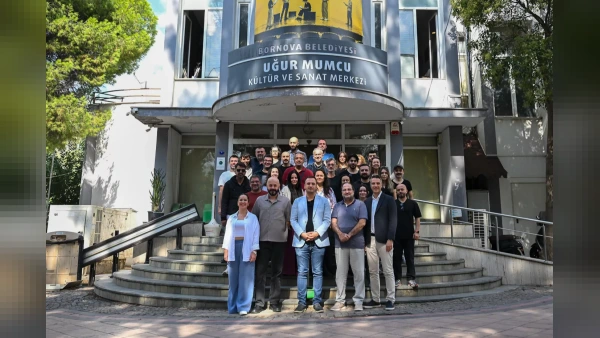 Bornova'da Tiyatro Sezonu Başladı: Perdeler Üç Farklı Sahnede Açık Kalacak
