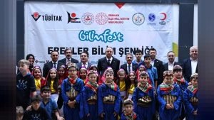 Erenler Bilim Şenliği Kapalı Pazar Yeri'nde Başladı