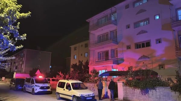 Erzincan'da 4. kattan düşen 77 yaşındaki kadın hastanede hayatını kaybetti