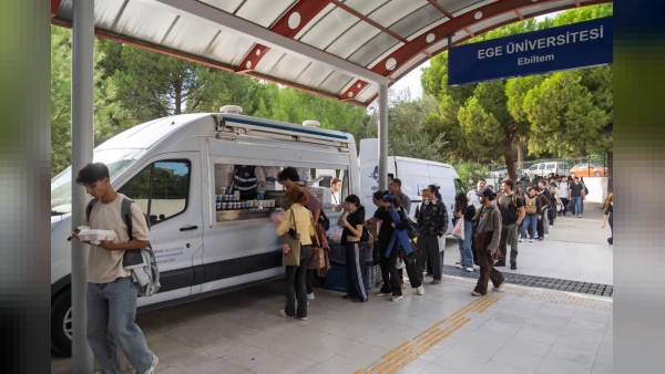 İzmir Büyükşehir Belediyesi'nden Üniversite Öğrencilerine Ücretsiz Akşam Yemeği Desteği