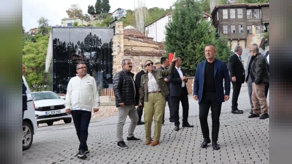 İzmit Belediyesi Yetkilileri Akçakoca Mahallesi'nde Saha İncelemesi Gerçekleştirdi