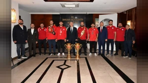 Mansur Yavaş ASKİ Sporlu Güreşçileri Ağırladı: 2026 Sezonuna Damga Vuran Başarı