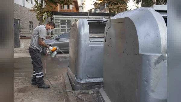 Bornova'da Kapsamlı Mahalle Temizliği: Başkan Ömer Eşki Rafetpaşa'da Çalışmaları Denetledi
