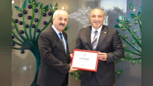 Gebze Belediye Başkanı Zinnur Büyükgöz'e Kızılay'dan Teşekkür Belgesi