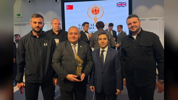Keçiören Belediye Başkanı Mesut Özarslan'a Londra'dan Küresel Hizmet Ödülü