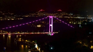 Meme Kanseri Farkındalık Ayı Kapsamında Simge Yapılar Pembe Işıkla Aydınlatıldı