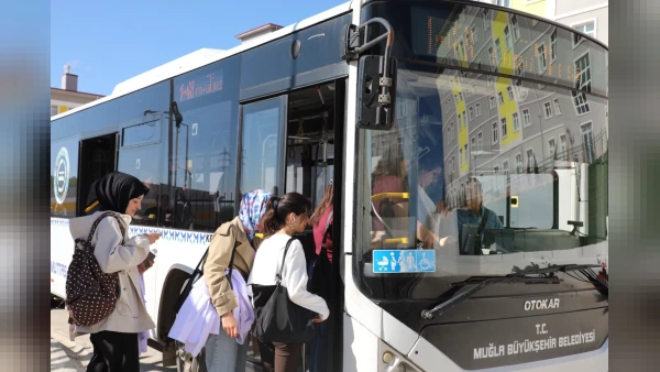 Muğla'da 7 Bin 500 Öğrencinin Ulaşım Çilesi Bitti: 800 Metrelik Zorlu Yürüyüş Sona Erdi