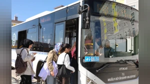 Muğla'da 7 Bin 500 Öğrencinin Ulaşım Çilesi Bitti: 800 Metrelik Zorlu Yürüyüş Sona Erdi
