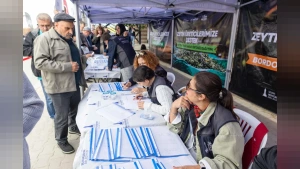 İzmir'de Zeytin Üreticisine Büyük Destek: Kemalpaşa'da 391 Çiftçiye Malzeme Dağıtıldı