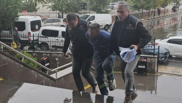 Tekirdağ'da Çöpe Bayrak Atıp Provokasyon Yapan Şüpheli Yakalandı