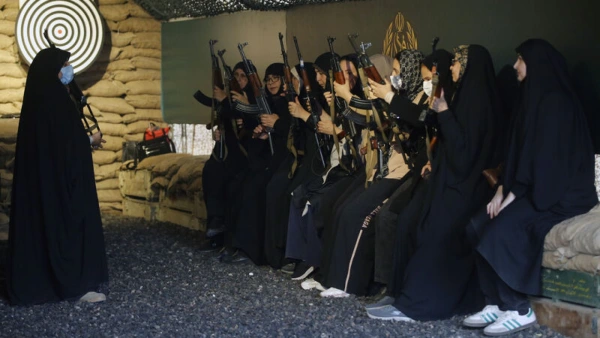 İran'ın Başkentinde Sivillere Askeri Eğitim Veriliyor