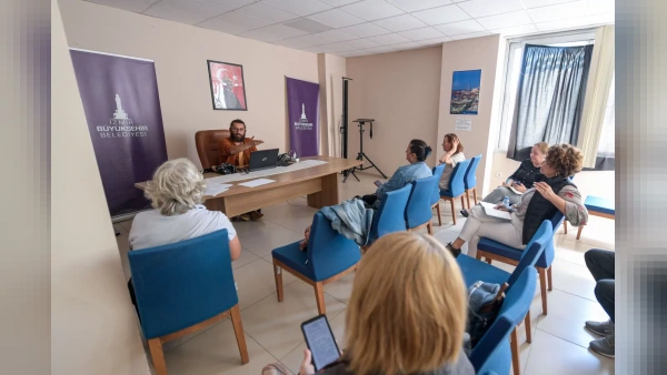 İzmir Büyükşehir Belediyesi'nin 10 aylık Yazarlık Eğitimleri başladı