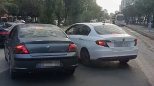 Adana'da Sürücüler 180 Bin Lira Ceza Korkusuyla Araçtan İnmeden Camdan Cama Tartıştı