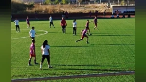 Ağrı'da Amatör Spor Haftası kapsamında kadın ve erkek futbolcular aynı sahada buluştu