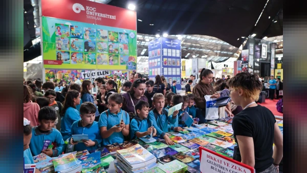 Antalya Kitap Fuarı’na öğrencilerden yoğun ilgi