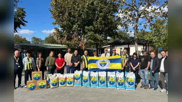 Fenerbahçeli Veteriner Hekimler Derneği'nden Bakırköy'e Mama Desteği