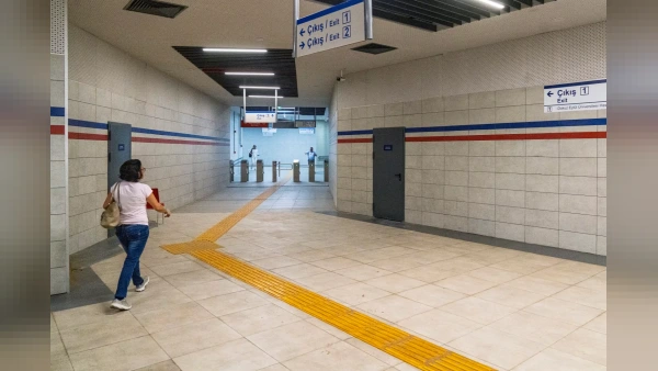 İzmir Metrosu Hastane Çıkışına Yeni Yaya Tüneli ve Asansör