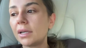 Merve Özbey Afyonkarahisar konserinde merdivenlerden düştü: Sağlık durumu nasıl?