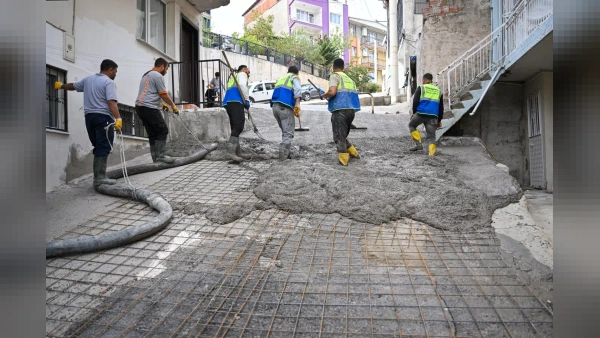 Bornova Belediyesi Çamkule Mahallesi'ndeki tehlikeli yokuşu yeniledi