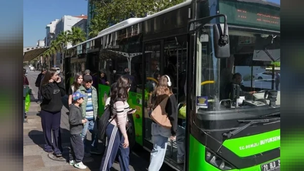 Denizli'de Öğrencilere Aylık 44 Ücretsiz Biniş Desteği Sürüyor