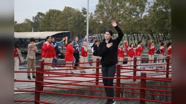 İzmit'te Dünya Yürüyüş Günü İçin Seka Park'ta Yürüyüş Yapıldı