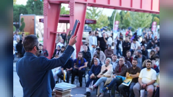 Uluslararası 16. Kocaeli Kitap Fuarı'nda 45 eser açık artırmaya sunuldu