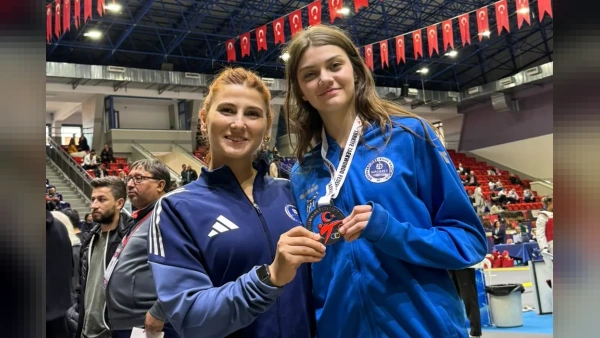 Ceylinnaz Durmaz taekwondoda Türkiye ikincisi oldu