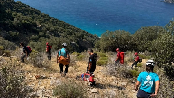 Fethiye Babadağ'dan atlayan Rus paraşütçü kayalıklara düşerek öldü