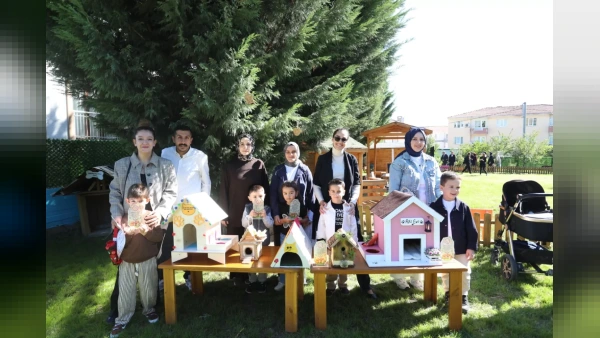 İnegöl'de öğrenciler ve aileleri 190 hayvan yuvası hazırladı