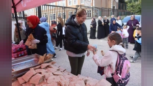 İzmit Belediyesinden Üç İlkokulda Öğrencilere Börek ve Ayran İkramı