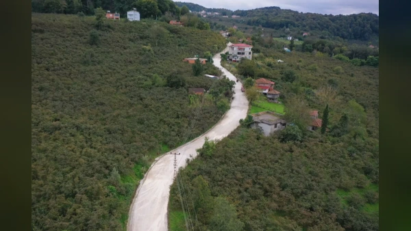 Ordu Ünye'de 1,8 kilometrelik güzergahta beton yol çalışması