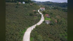 Ordu Ünye'de 1,8 kilometrelik güzergahta beton yol çalışması